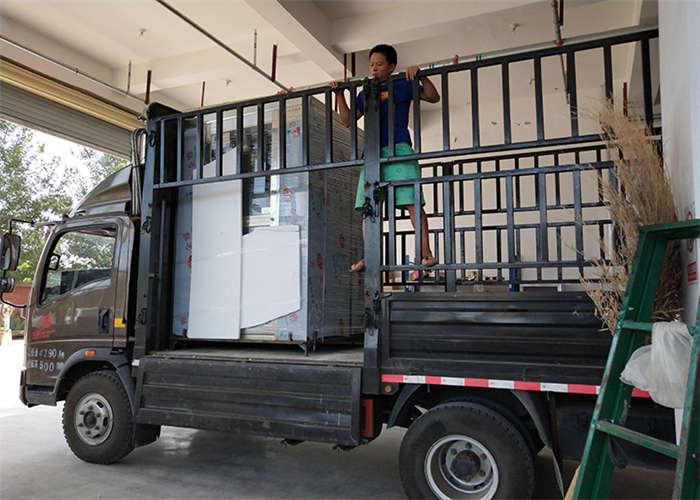 山東某生物科技公司采購凈化板單吹手動風(fēng)淋室